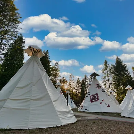 ラグジュアリーテント Wioska Indianska River Park ザトル